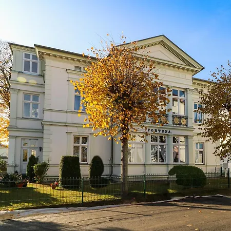 Fortuna Haupthaus Ii Og Links Heringsdorf